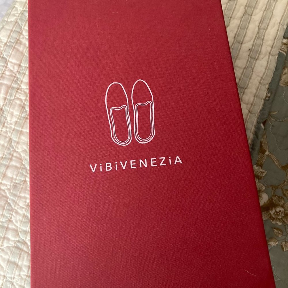 Almost-new Vibi Venezia yellow gold satin slip-on sneakers, size 40.5/size 10 - Picture 4 of 4